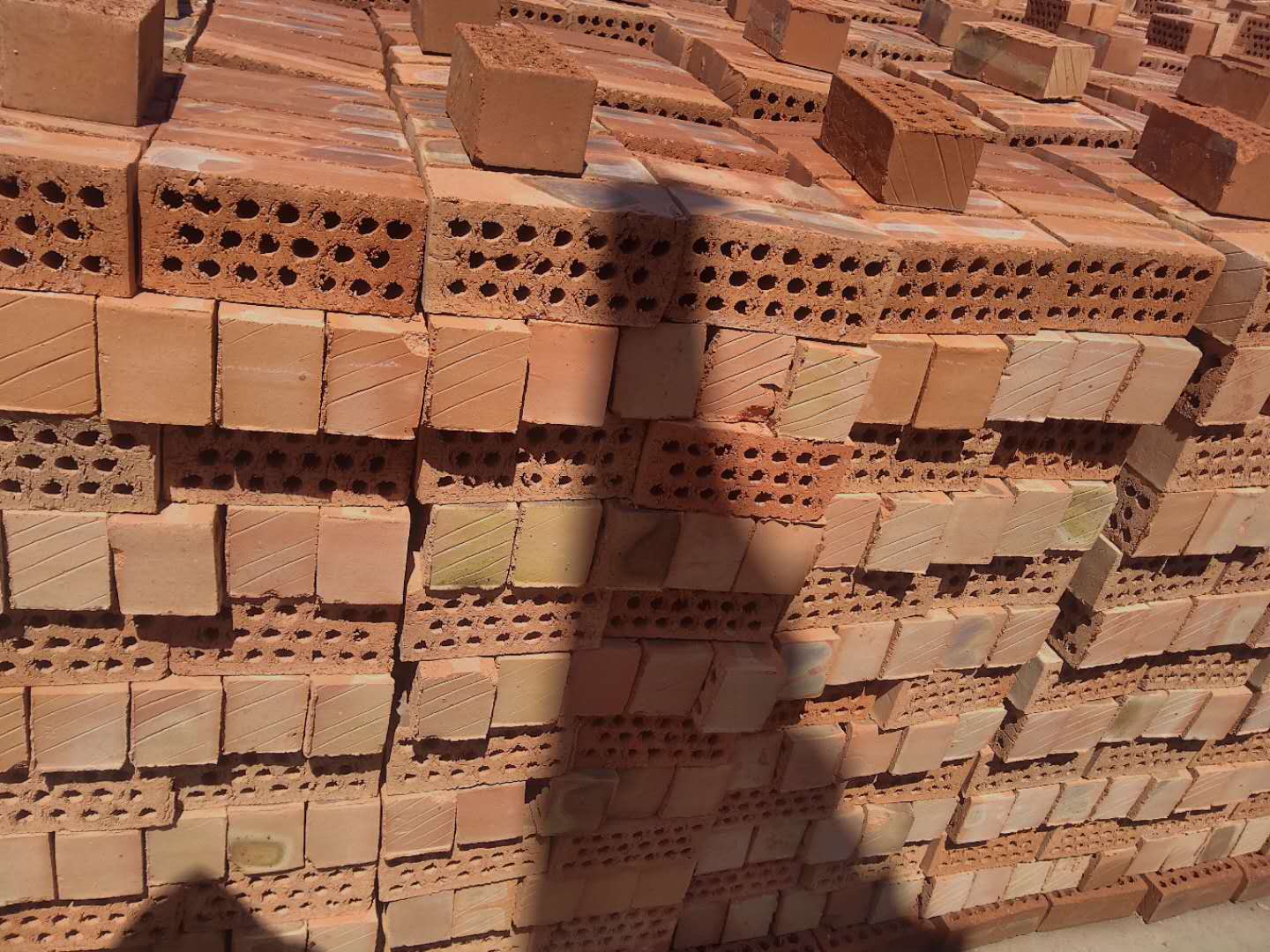 烧结实心砖图片